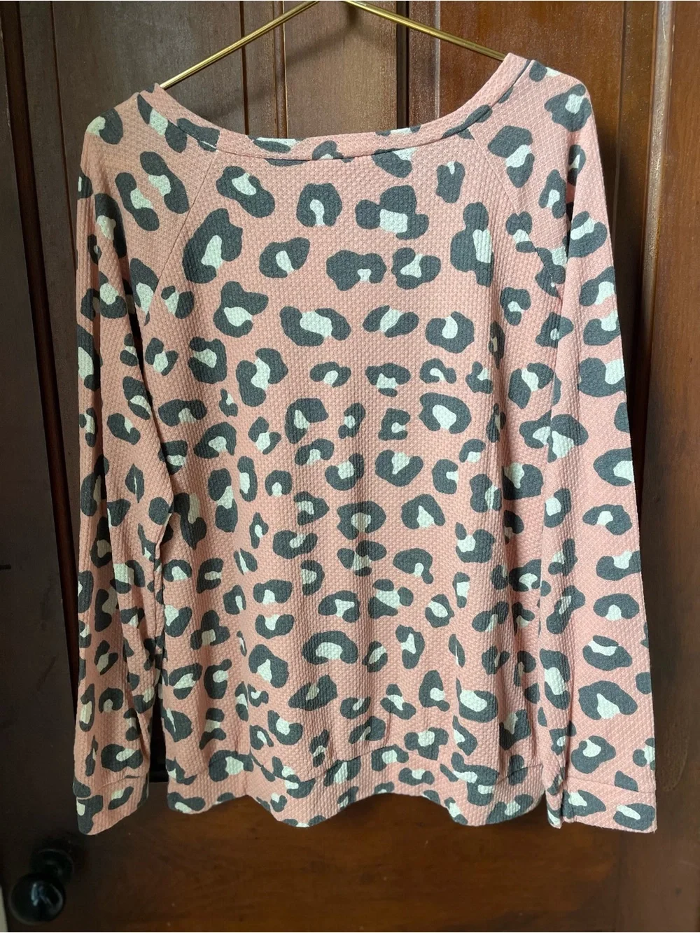Bib! Women’s extra large pink animal print top